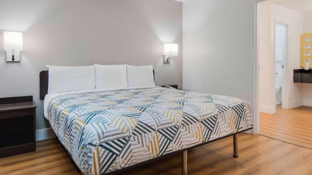 King Room - Disability Access - Non-Smoking interior